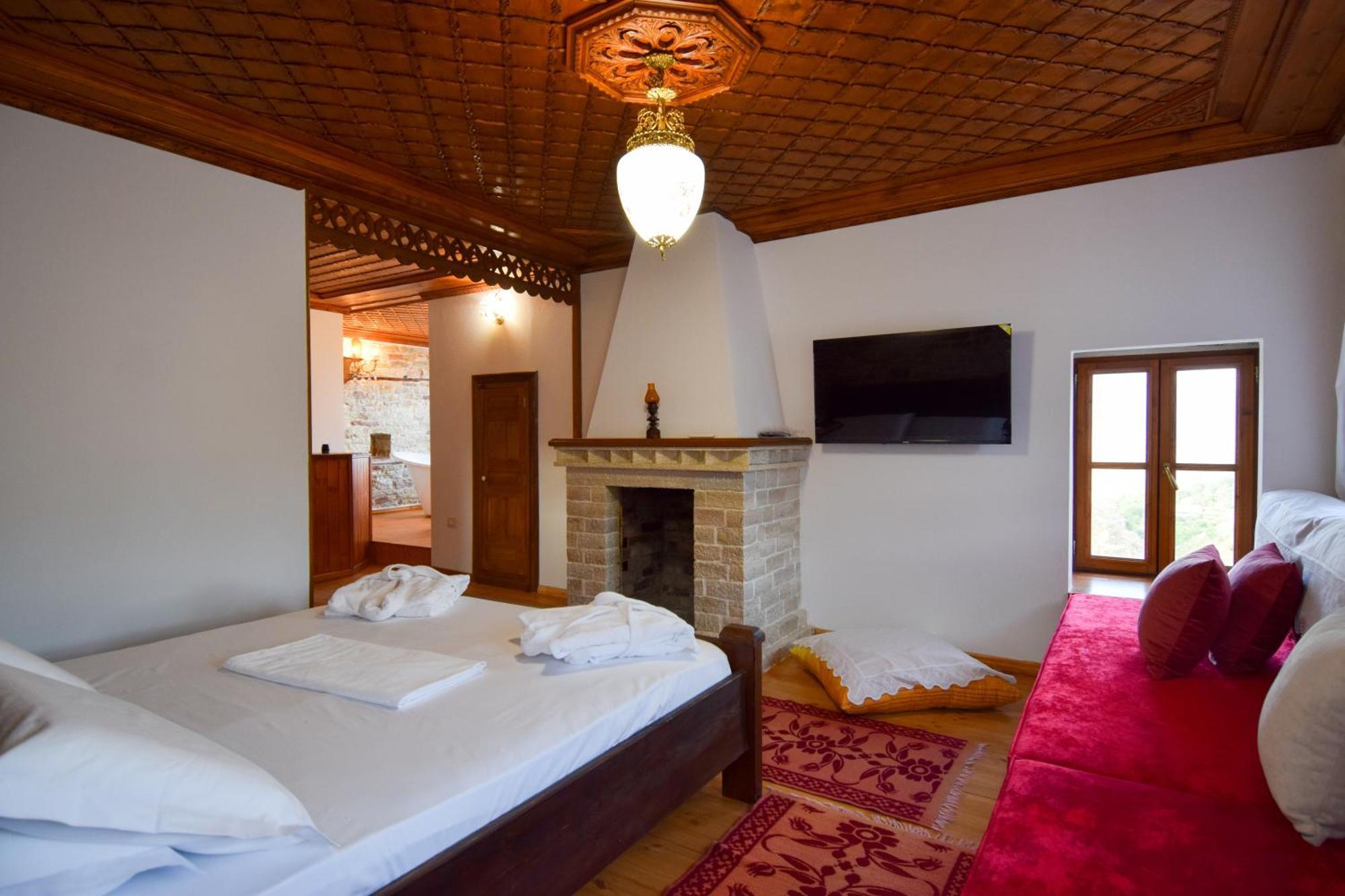 Aqueduct Hotel